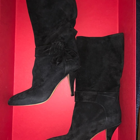 New Valentino suede Bow embellished boots in Black. - Picture 2 of 15